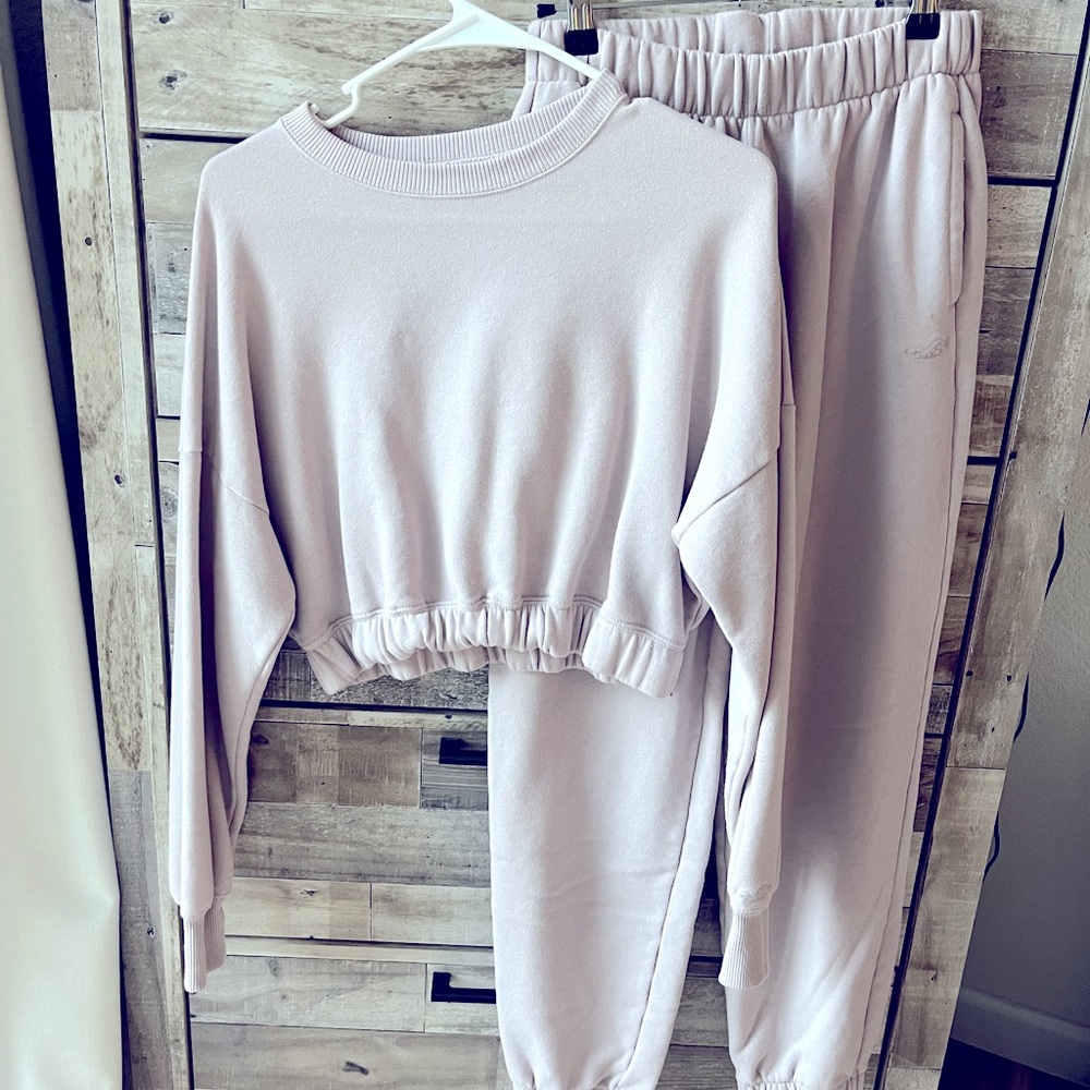 Hollister matching sweatpants and zip up hoodie lavender